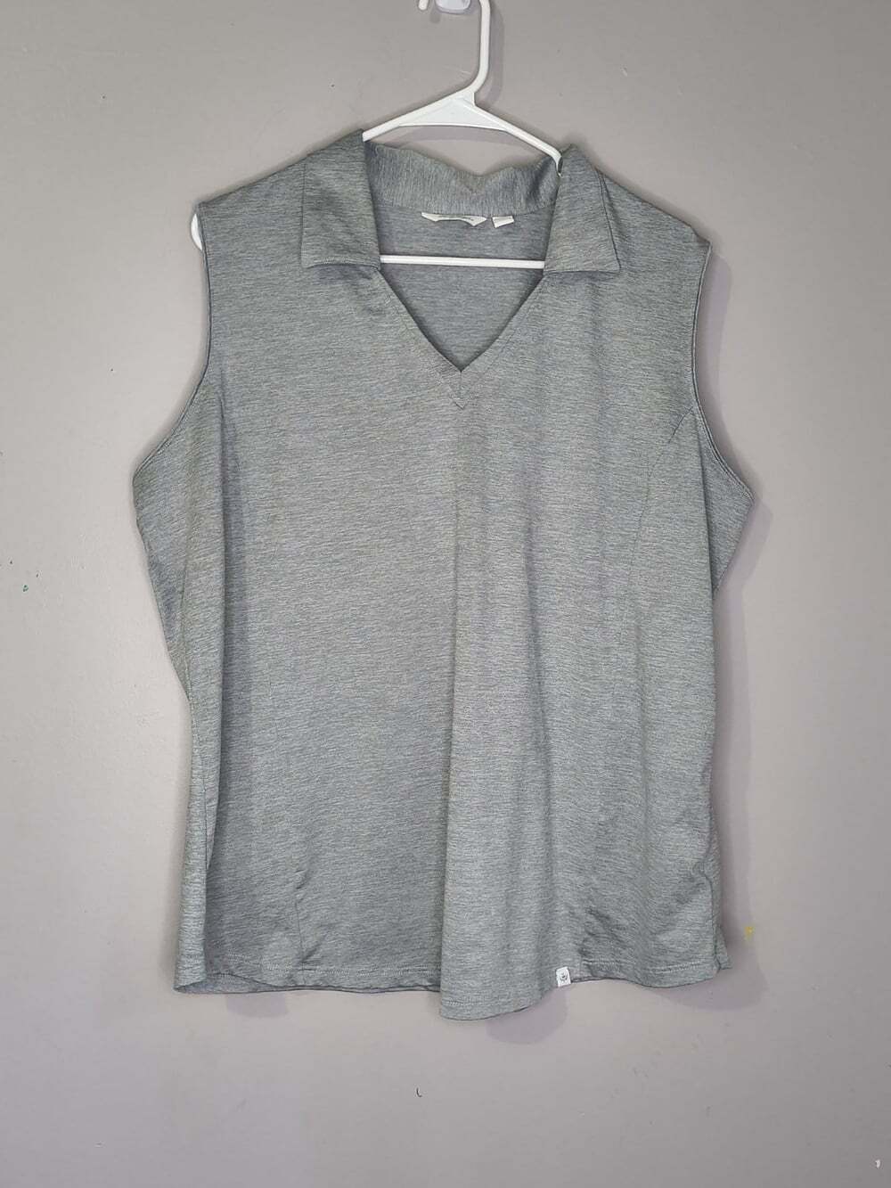 Lady Hagen Light Gray Sleeveless V-Neck Collared Polo Top Women's size XXL
